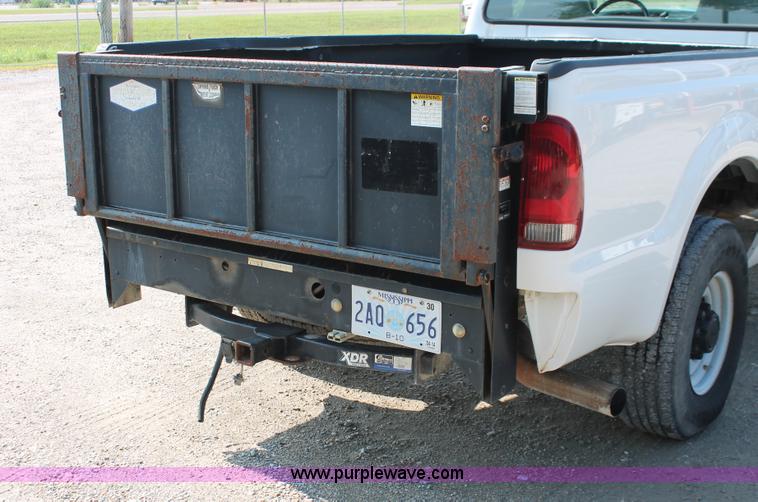 image for item I7936 2004 Ford F250 Super Duty XL Pickup truck