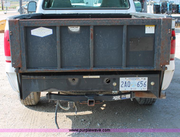 image for item I7936 2004 Ford F250 Super Duty XL Pickup truck