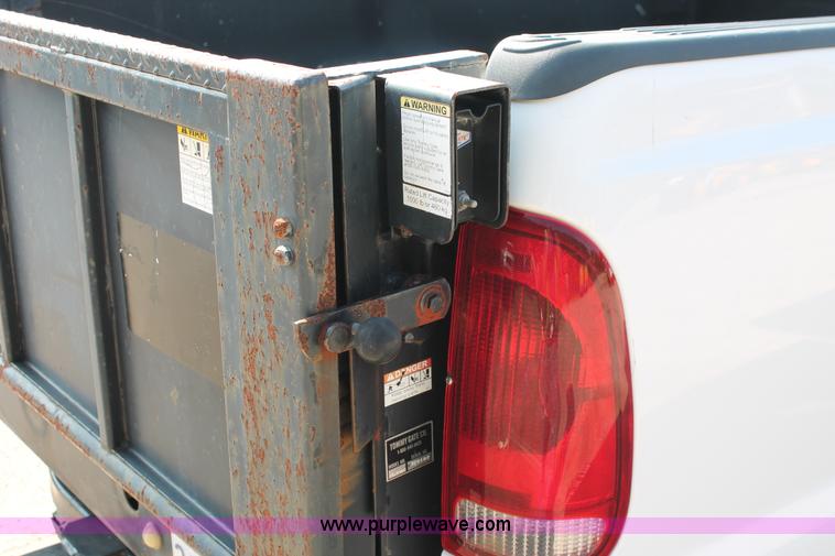 image for item I7936 2004 Ford F250 Super Duty XL Pickup truck