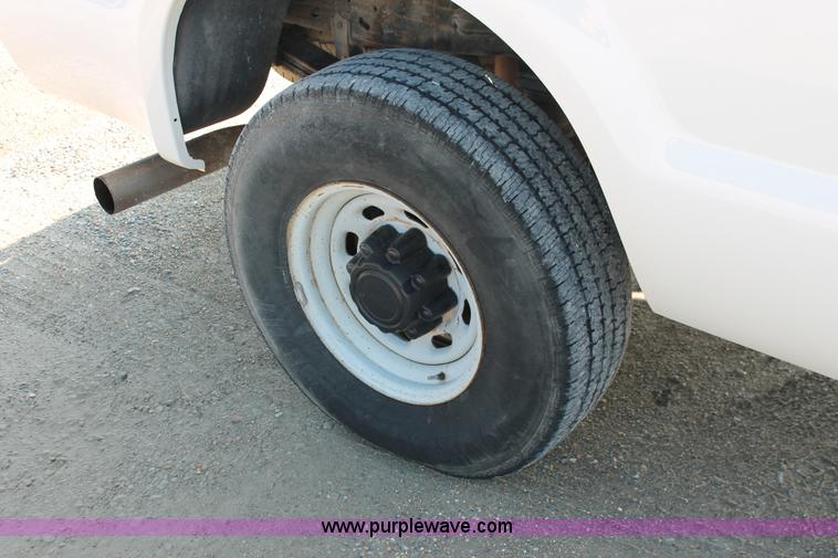 image for item I7936 2004 Ford F250 Super Duty XL Pickup truck