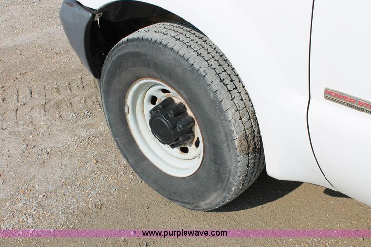 image for item I7936 2004 Ford F250 Super Duty XL Pickup truck