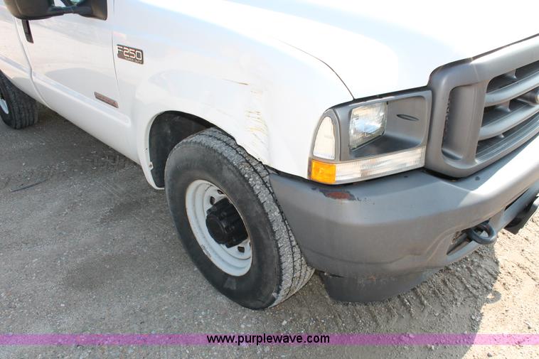 image for item I7936 2004 Ford F250 Super Duty XL Pickup truck
