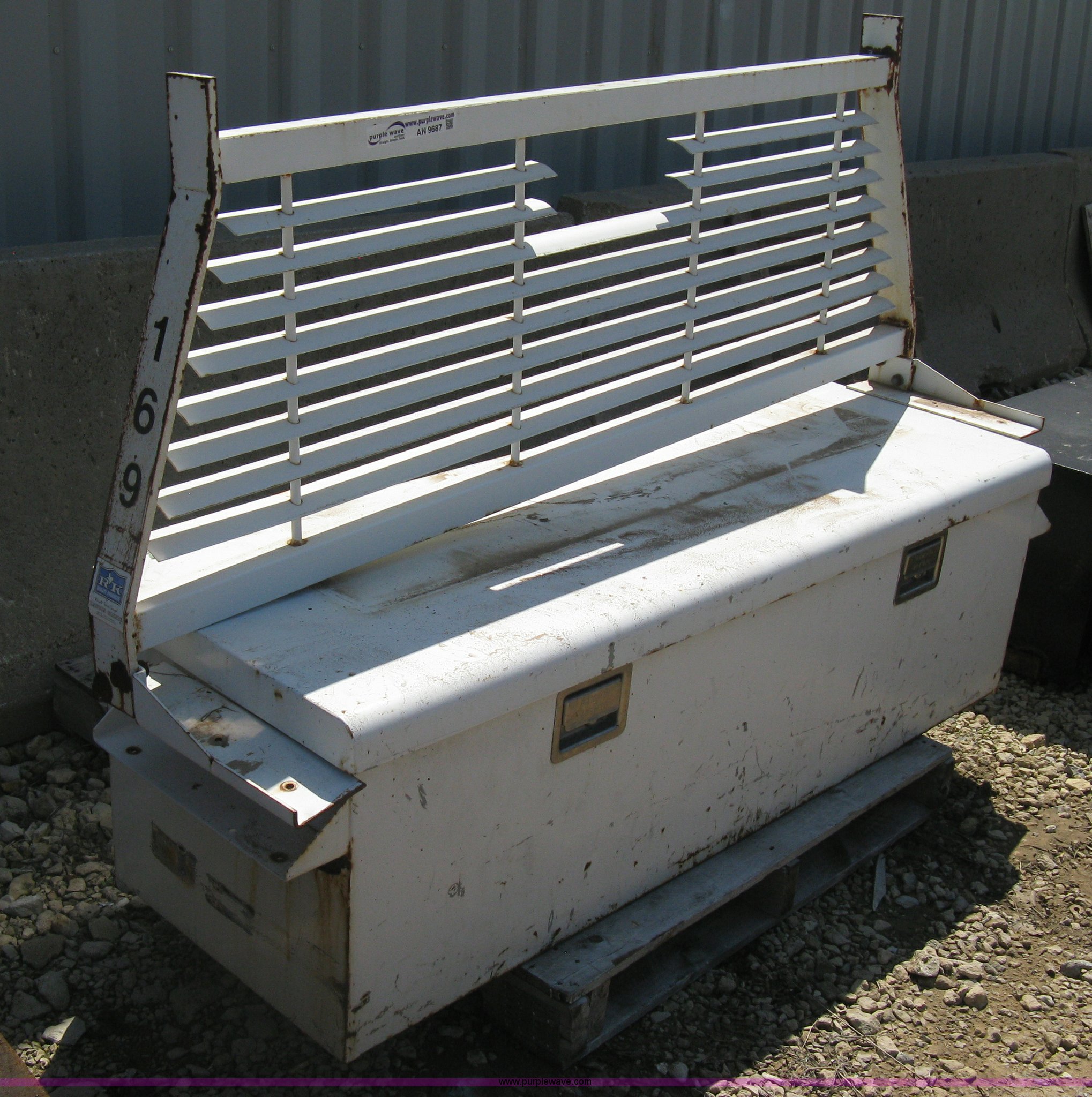 Headache rack and toolboxes in Wichita, KS Item AN9687 sold Purple Wave