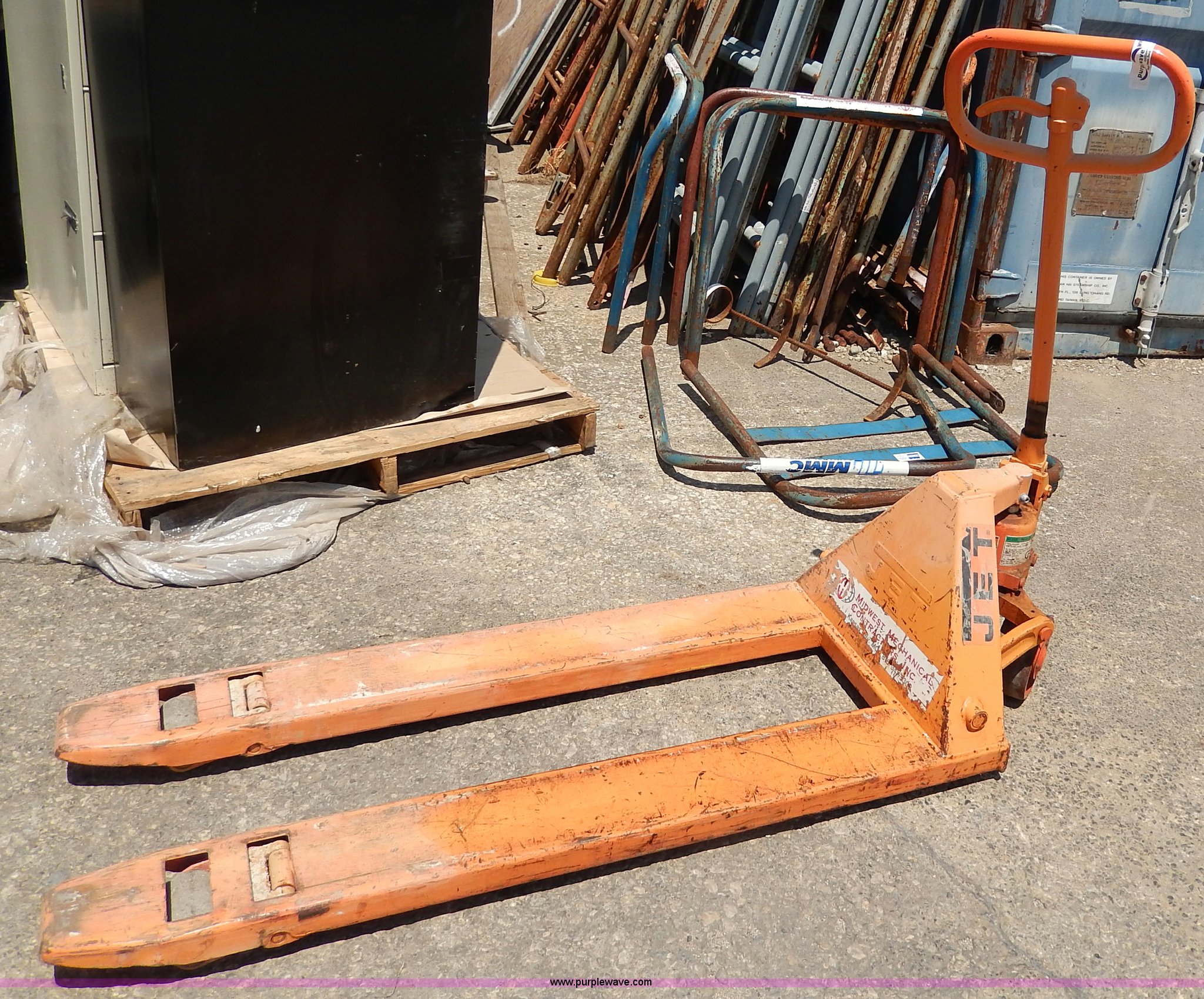 Jet pallet jack in Kansas City, MO Item AW9746 sold Purple Wave