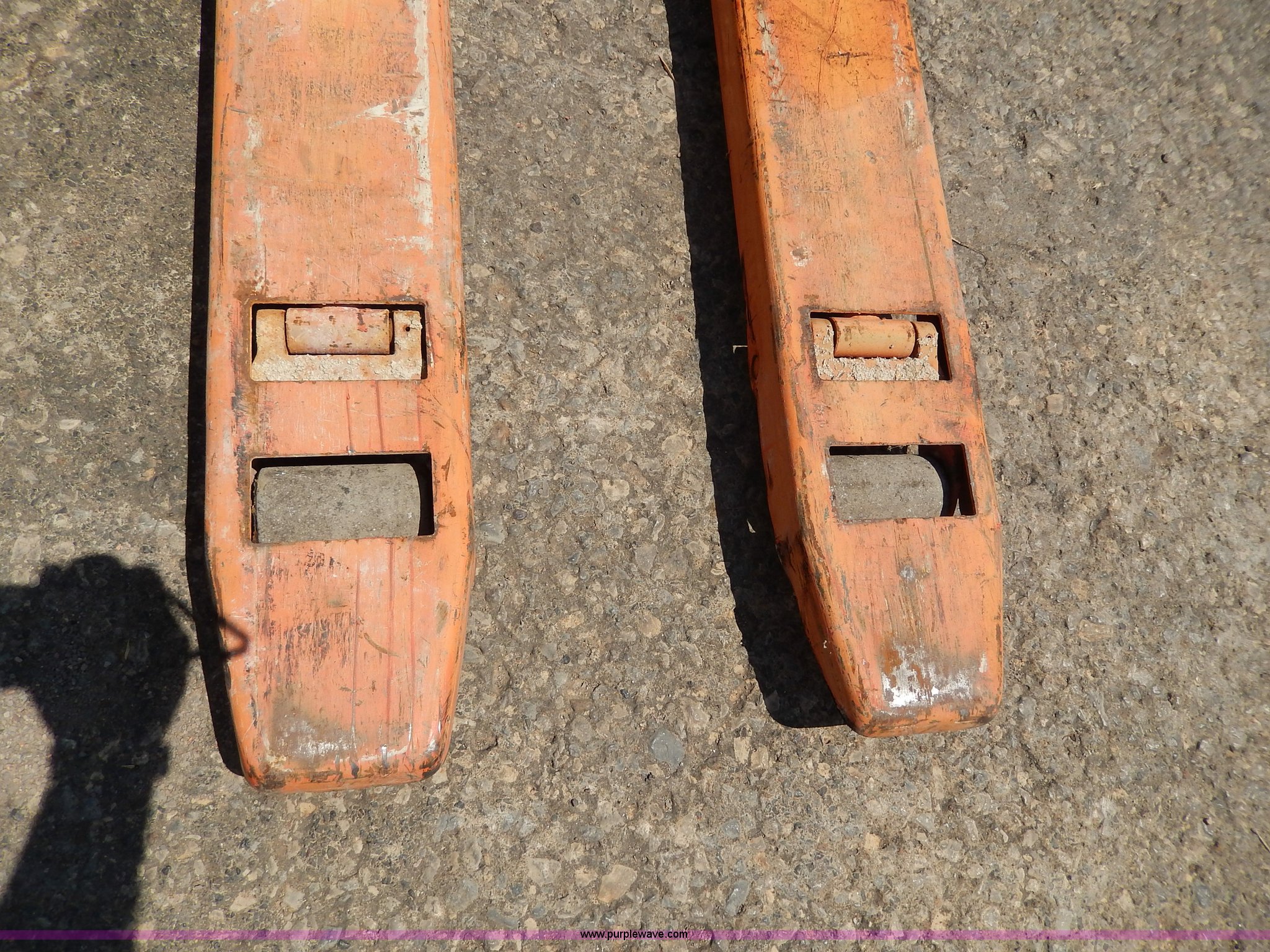 Jet pallet jack in Kansas City, MO Item AW9746 sold Purple Wave