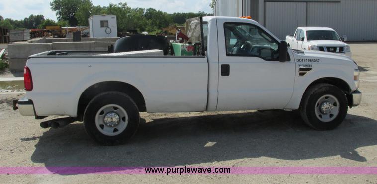 image for item G8577 2008 Ford F350 XLT Super Duty pickup truck