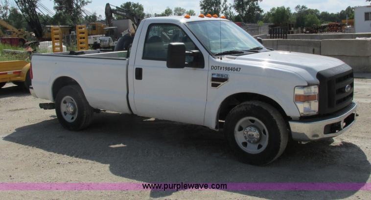 image for item G8577 2008 Ford F350 XLT Super Duty pickup truck