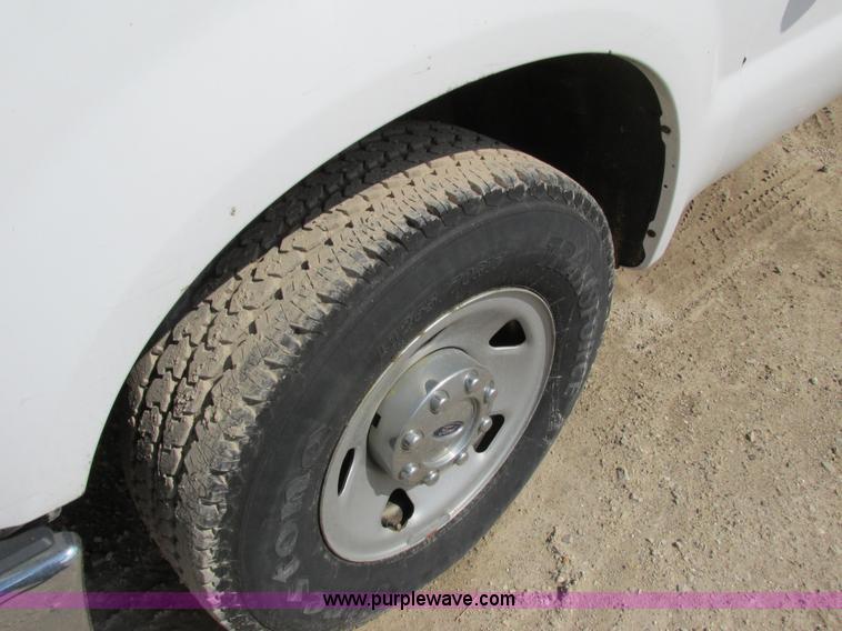 image for item G8577 2008 Ford F350 XLT Super Duty pickup truck