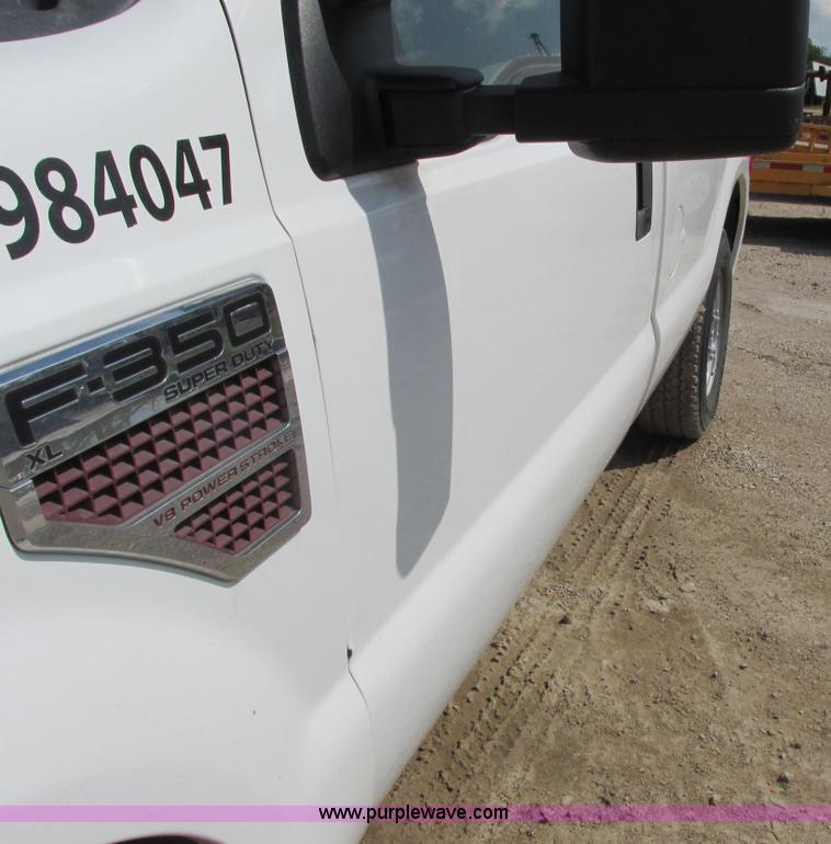 image for item G8577 2008 Ford F350 XLT Super Duty pickup truck