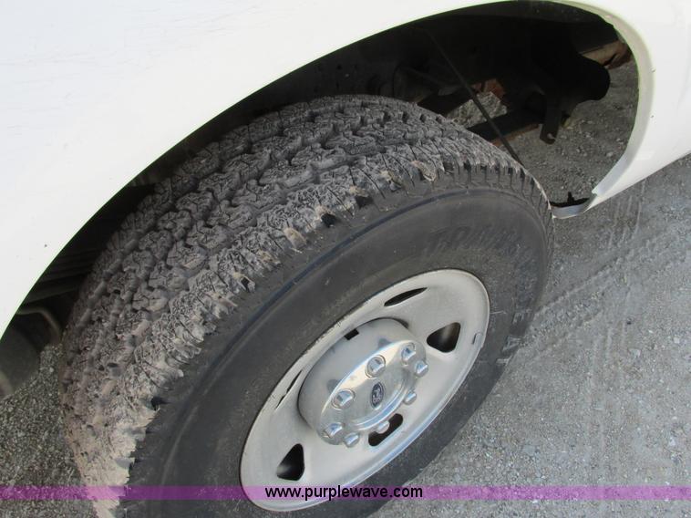 image for item G8577 2008 Ford F350 XLT Super Duty pickup truck