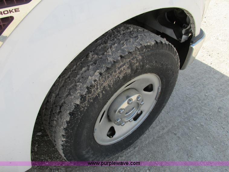 image for item G8577 2008 Ford F350 XLT Super Duty pickup truck