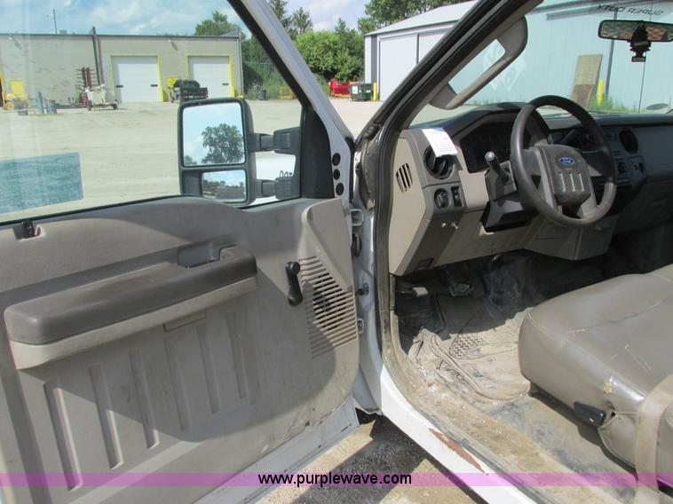 image for item G8577 2008 Ford F350 XLT Super Duty pickup truck