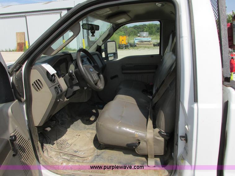 image for item G8577 2008 Ford F350 XLT Super Duty pickup truck