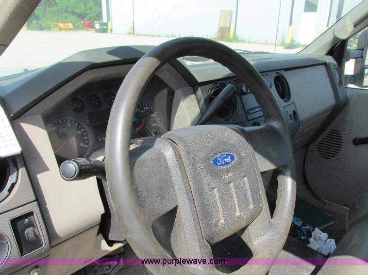 image for item G8577 2008 Ford F350 XLT Super Duty pickup truck