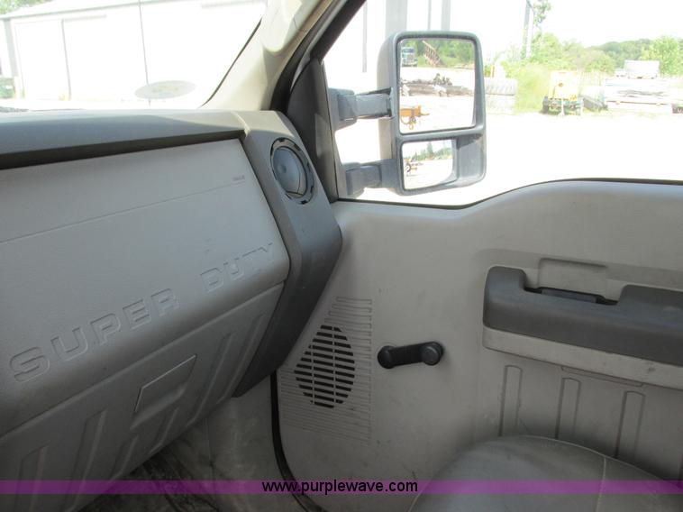 image for item G8577 2008 Ford F350 XLT Super Duty pickup truck