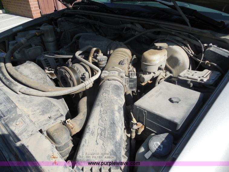 image for item G8591 2002 Chevrolet S10 Extended Cab pickup truck