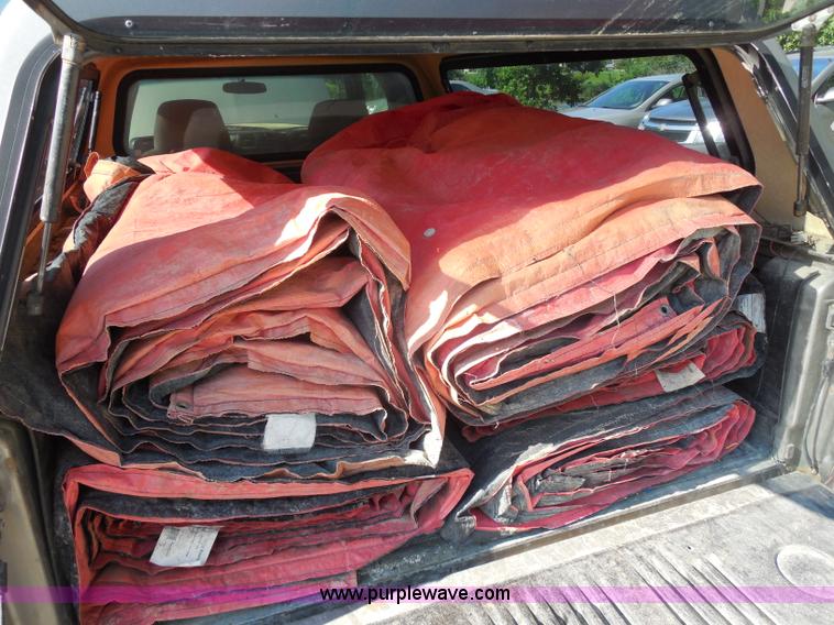 image for item G8591 2002 Chevrolet S10 Extended Cab pickup truck