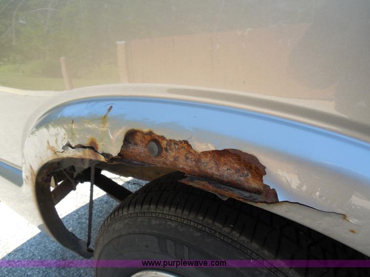 image for item G8591 2002 Chevrolet S10 Extended Cab pickup truck