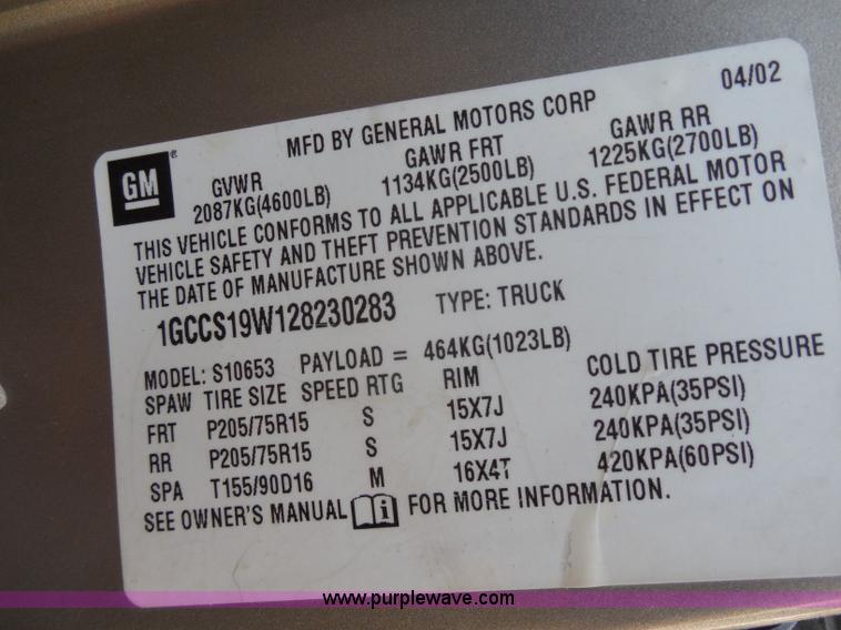 image for item G8591 2002 Chevrolet S10 Extended Cab pickup truck