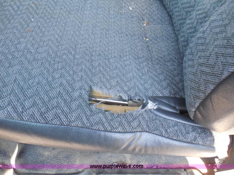 image for item G8592 2002 Chevrolet S10 pickup truck