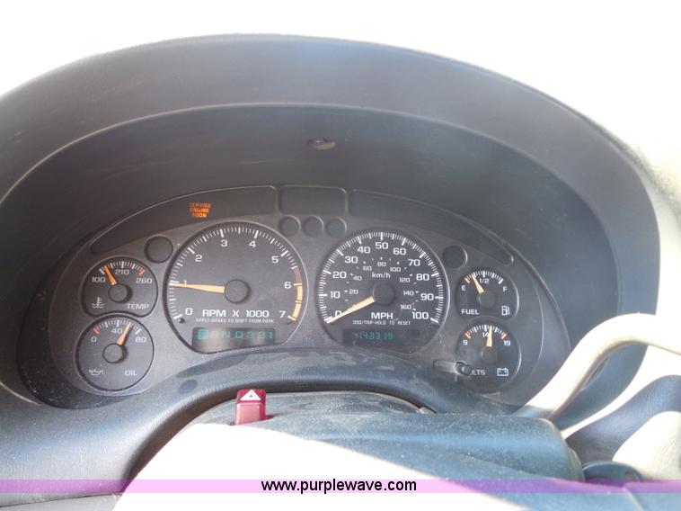 image for item G8592 2002 Chevrolet S10 pickup truck