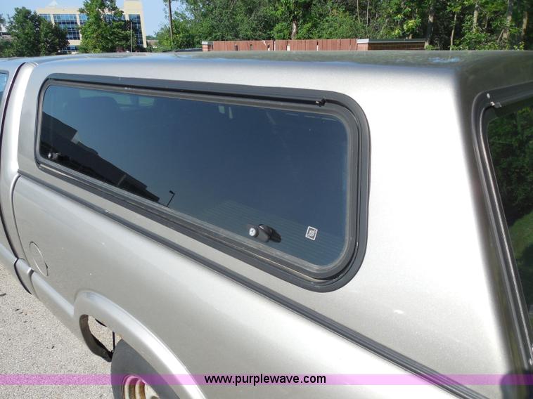 image for item G8592 2002 Chevrolet S10 pickup truck