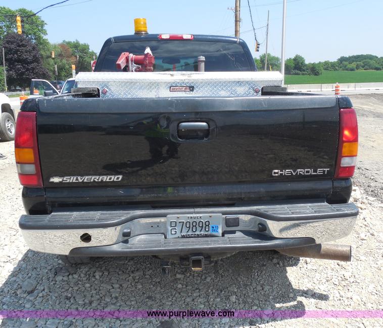 image for item G8594 2002 Chevrolet 2500 HD Extended Cab pickup truck