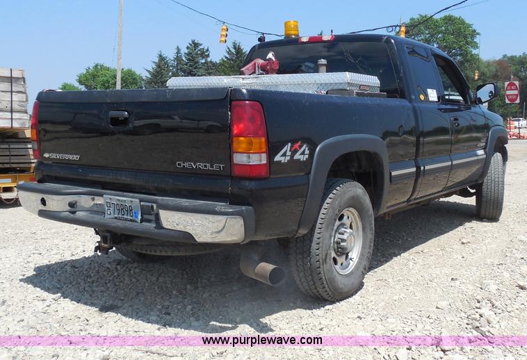 image for item G8594 2002 Chevrolet 2500 HD Extended Cab pickup truck