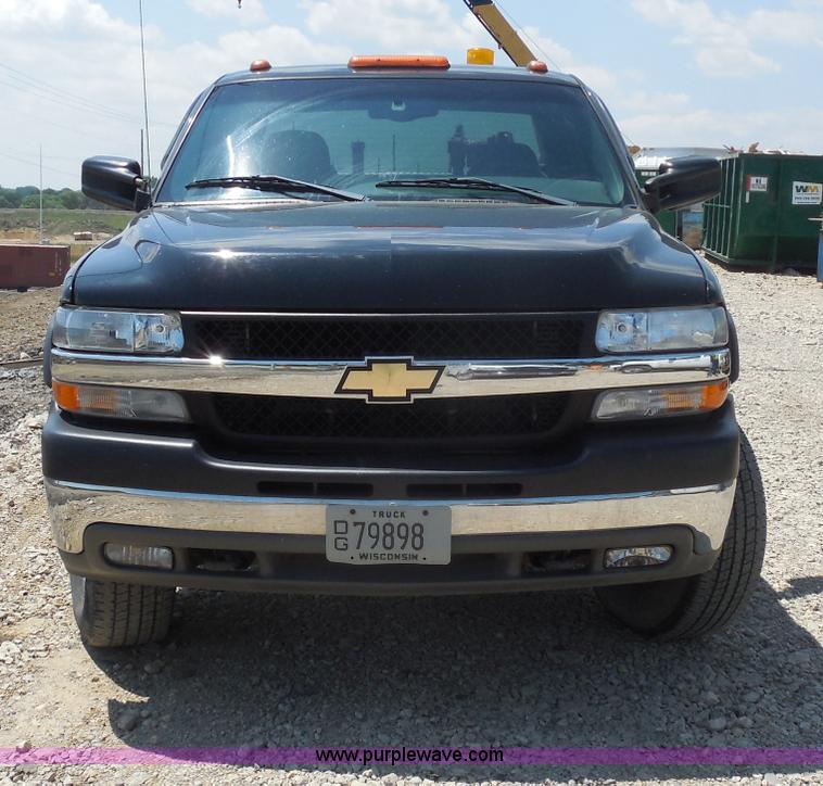 image for item G8594 2002 Chevrolet 2500 HD Extended Cab pickup truck