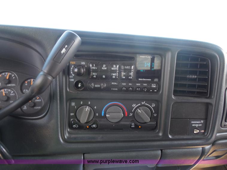 image for item G8594 2002 Chevrolet 2500 HD Extended Cab pickup truck