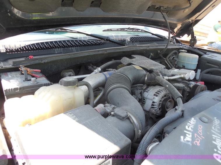 image for item G8594 2002 Chevrolet 2500 HD Extended Cab pickup truck