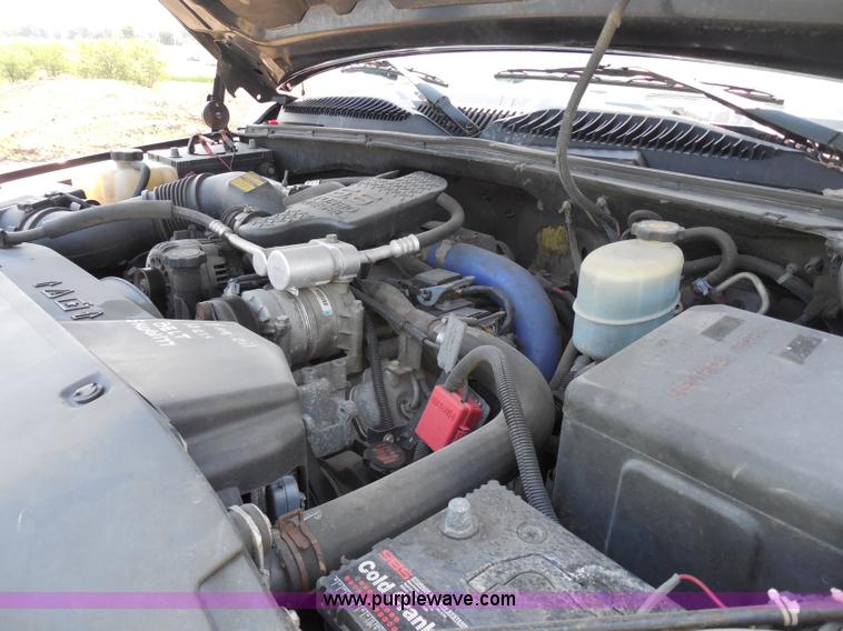 image for item G8594 2002 Chevrolet 2500 HD Extended Cab pickup truck