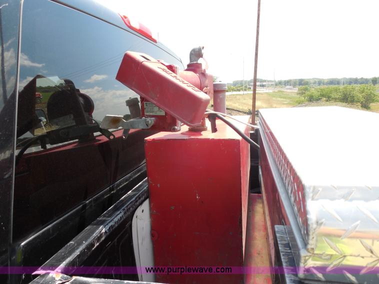 image for item G8594 2002 Chevrolet 2500 HD Extended Cab pickup truck