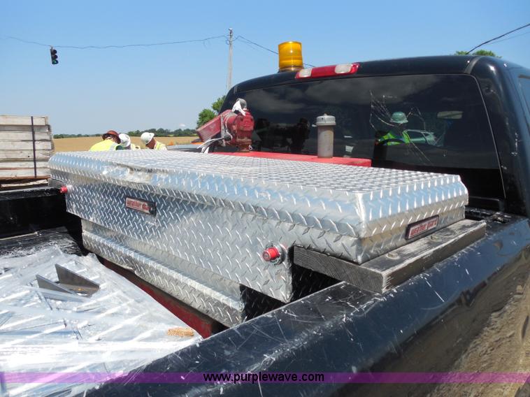 image for item G8594 2002 Chevrolet 2500 HD Extended Cab pickup truck