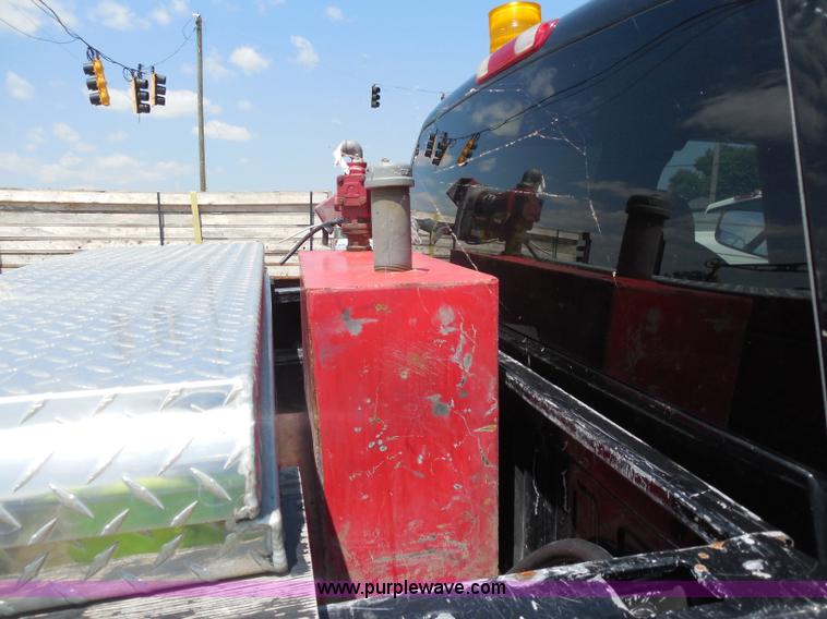 image for item G8594 2002 Chevrolet 2500 HD Extended Cab pickup truck