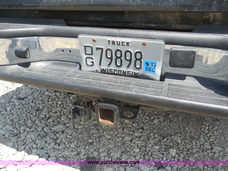 image for item G8594 2002 Chevrolet 2500 HD Extended Cab pickup truck