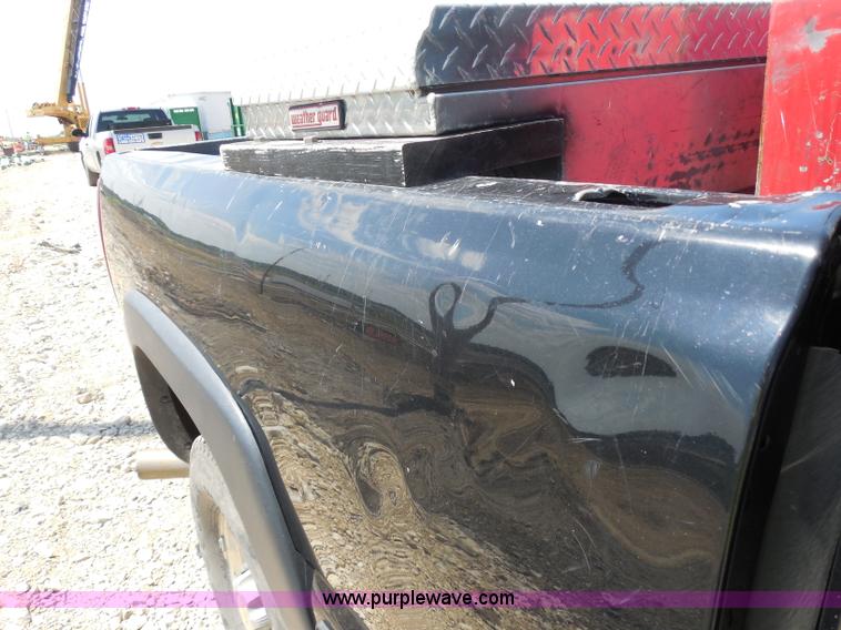 image for item G8594 2002 Chevrolet 2500 HD Extended Cab pickup truck