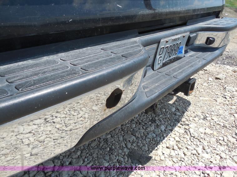 image for item G8594 2002 Chevrolet 2500 HD Extended Cab pickup truck