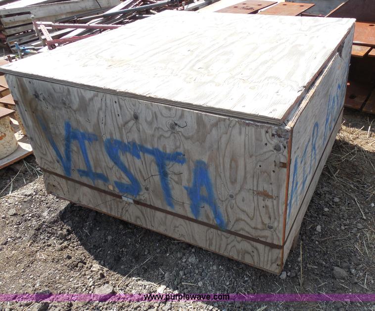 image for item G8597 Approximately 30 sand jacks