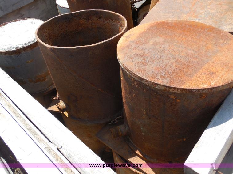 image for item G8597 Approximately 30 sand jacks