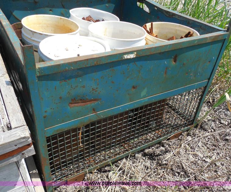 image for item G8597 Approximately 30 sand jacks