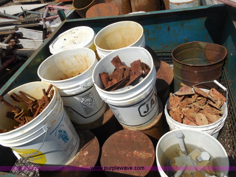 image for item G8597 Approximately 30 sand jacks