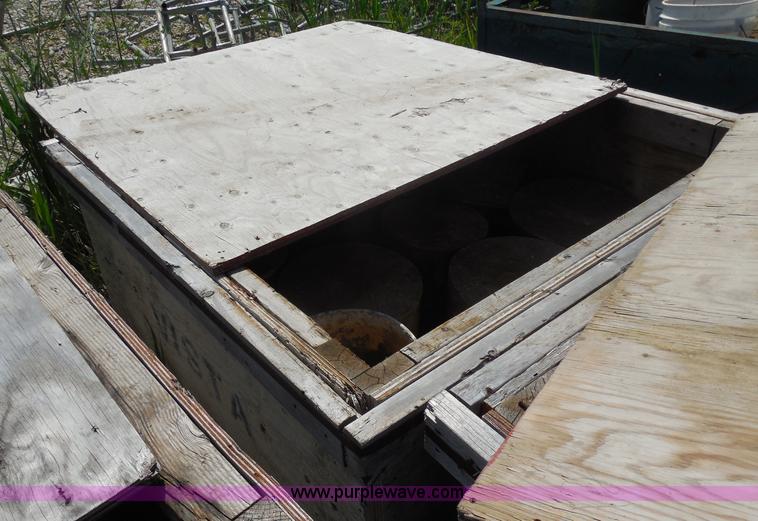 image for item G8597 Approximately 30 sand jacks