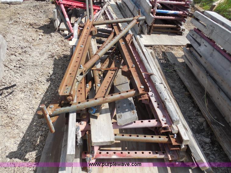 image for item G8599 Approximately 50 bridge overhang brackets