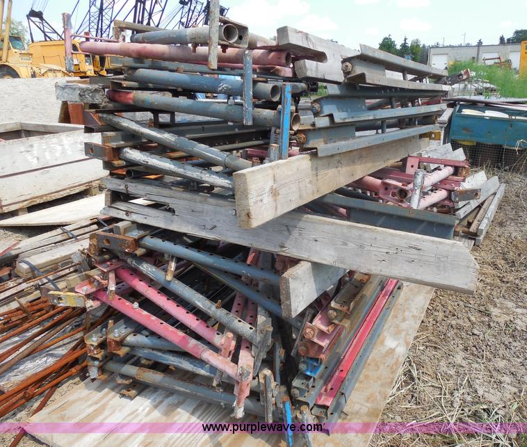 image for item G8599 Approximately 50 bridge overhang brackets