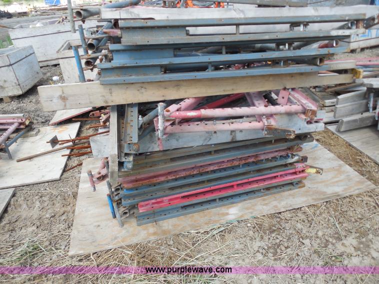 image for item G8599 Approximately 50 bridge overhang brackets