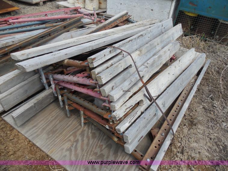 image for item G8599 Approximately 50 bridge overhang brackets