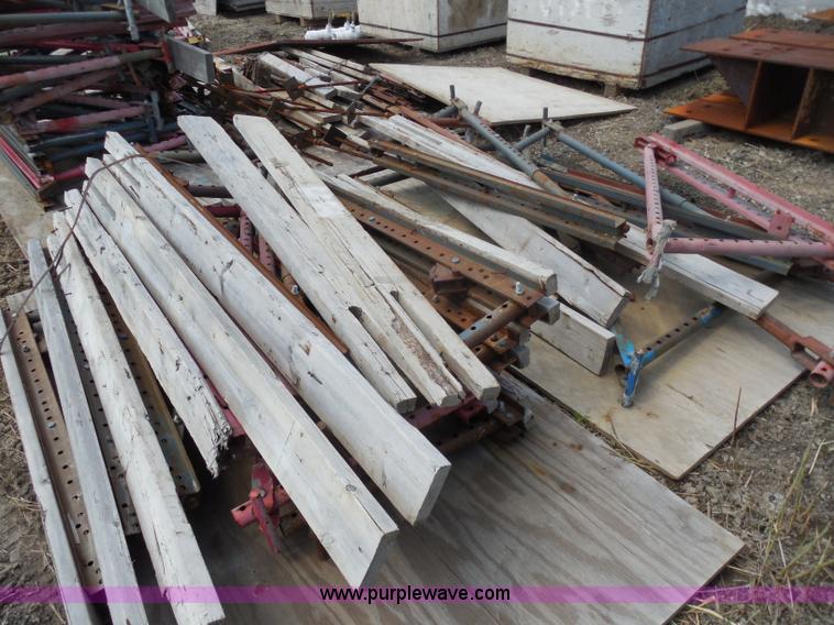 image for item G8599 Approximately 50 bridge overhang brackets