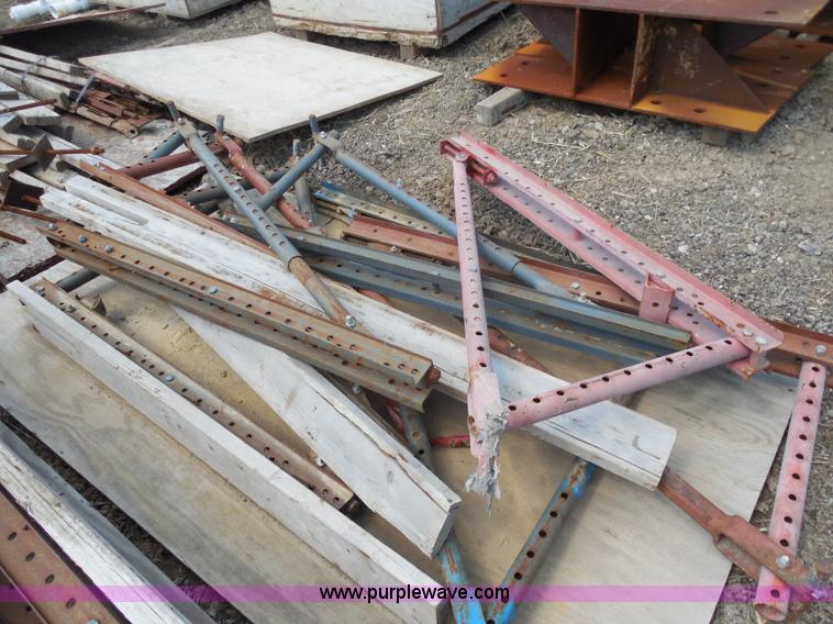 image for item G8599 Approximately 50 bridge overhang brackets