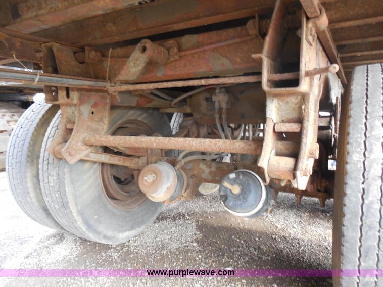 image for item G8614 1993 Monon dry van trailer